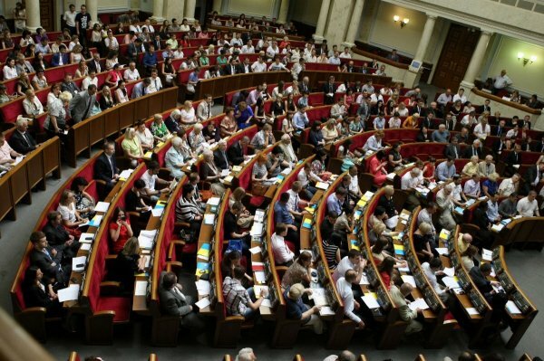 Украинские депутаты не поддержали введение военного положения