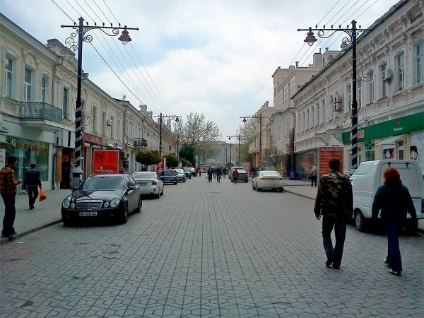 За центральными улицами Симферополя закрепили статус пешеходной зоны