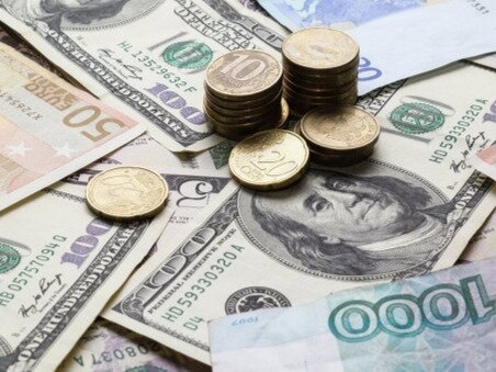 Доллар на Московской бирже превысил 61 рубль