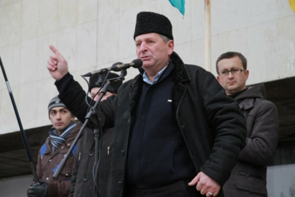 Члена Меджлиса задержали из-за прошлогоднего митинга у парламента Крыма