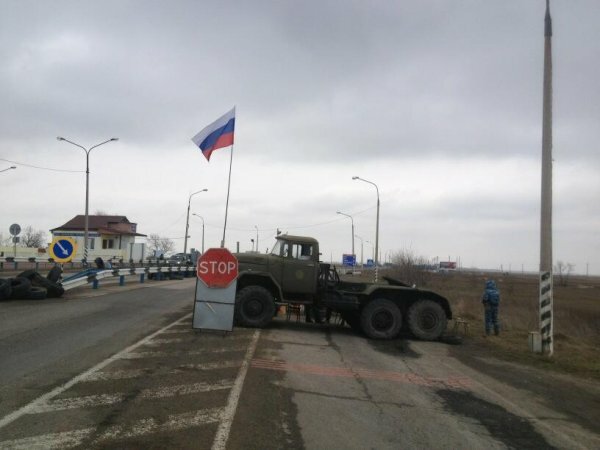 Пограничники пояснили дачи взятки на границе в Крыму коррупцией в Украине