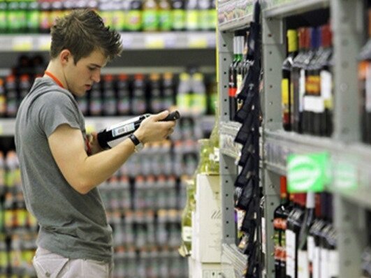 В Крыму намерены повысить минимальный возраст для продажи алкоголя