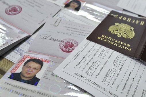 Десять тысяч севастопольцев ждут паспортов РФ