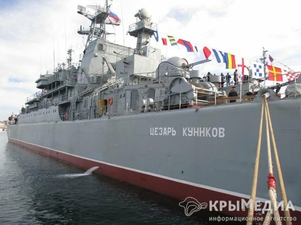 23 февраля севастопольцы посетили боевые корабли ЧФ (ФОТО)