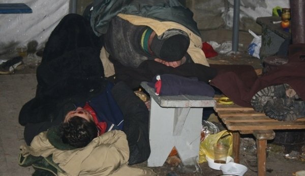 Медики обнаружили в пункте обогрева для бездомных в Алуште холод и антисани ...