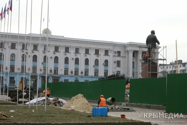 Памятнику Ленину в центре Симферополя вернут первозданный вид (ФОТО) (ВИДЕО)