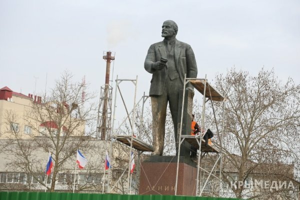 Памятнику Ленину в центре Симферополя вернут первозданный вид (ФОТО) (ВИДЕО)