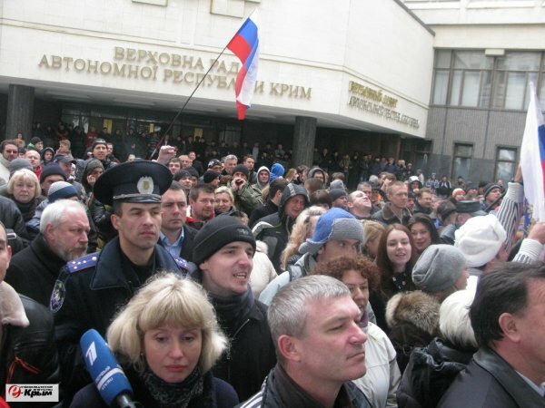 Пострадавшими в ходе прошлогоднего митинга у парламента Крыма признали 40 ч ...