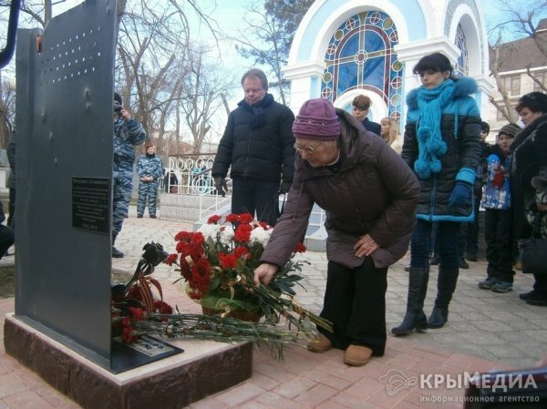 В Евпатории открыли памятник погибшему на Майдане бойцу «Беркута» (ФОТО)