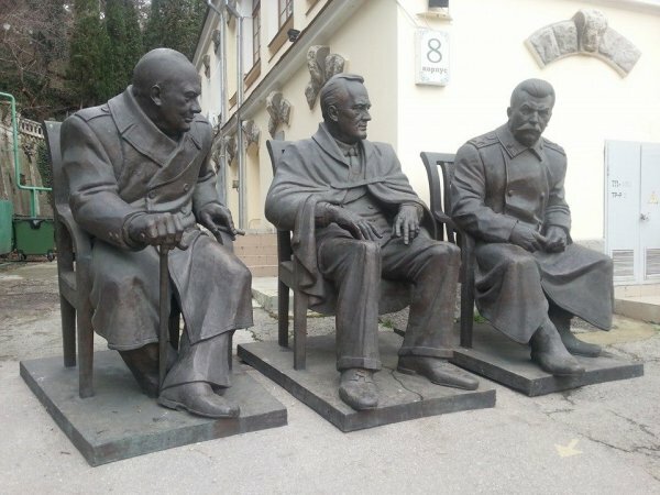 В Ливадии к юбилею Ялтинской конференции откроют памятник «большой тройке» ...