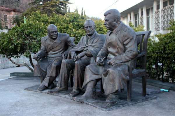 В Ливадии открыли памятник участникам Ялтинской конференции
