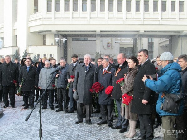 В Симферополе почтили память погибших на Майдане крымских правоохранителей (ФОТО) (ВИДЕО)