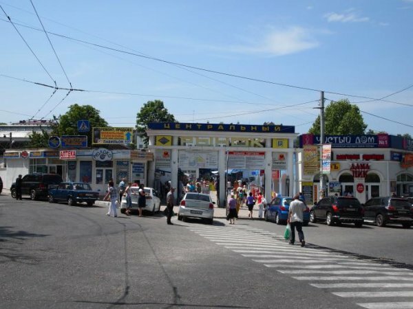 Власти Севастополя решили сократить число рынков
