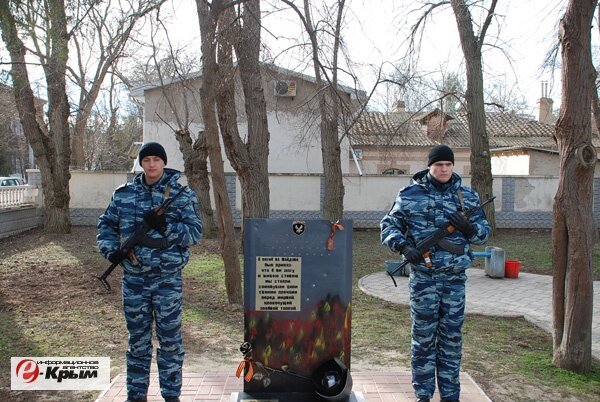 В Евпатории открыли памятник погибшему в Киеве бойцу «Беркута»