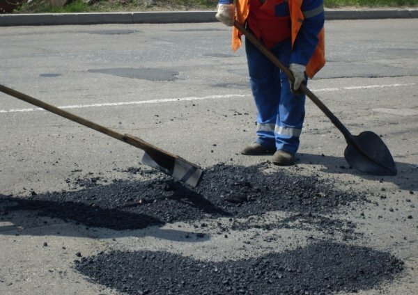 На фирму завели четыре дела за мошенничество при ремонте дороги в Севастопо ...