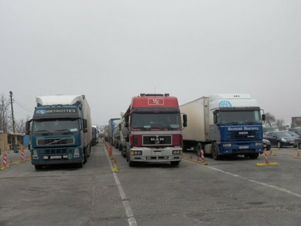 Очередь транспорта на переправе в Керчи превысила 2 тыс. машин