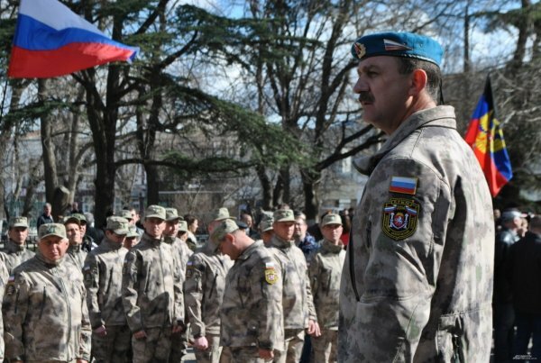 Ополченцы Крыма поздравили женщин с 8 марта (ВИДЕО)