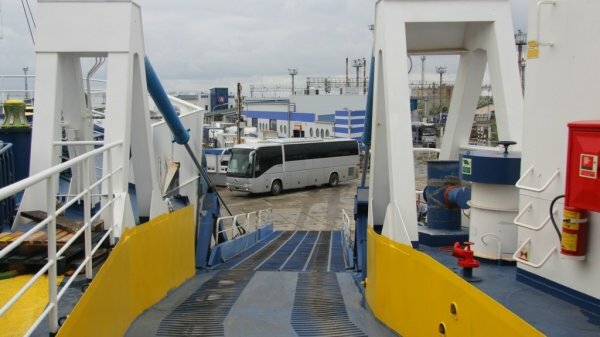 Реконструкцию причала в порту «Крым» вновь остановили