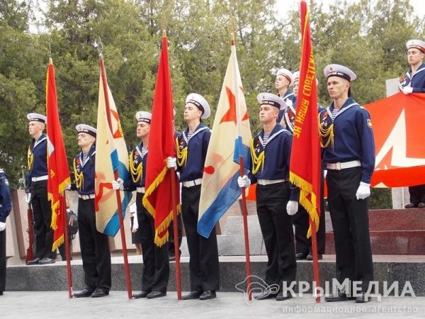 В Севастополе прошла военная реконструкция штурма Сапун-горы (ФОТО)