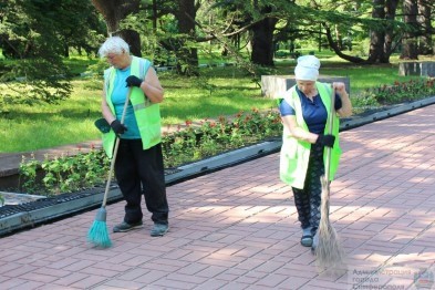 Власти Симферополя получат еще 100 млн рублей на уборку города