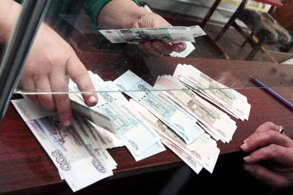 Крымчанам стоит повременить с выплатами украинским банкам, — Константинов