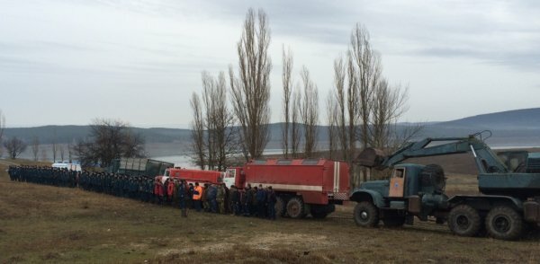 На водохранилище в Симферополе по сигналу тревоги начались учения МЧС