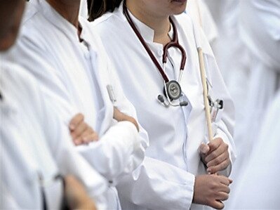 В Севастополе зарплата врачей за год выросла на 133%