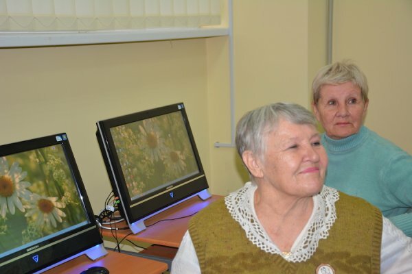 Для пенсионеров в Севастополе открыли компьютерные курсы